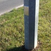 Cache plaque aimantée